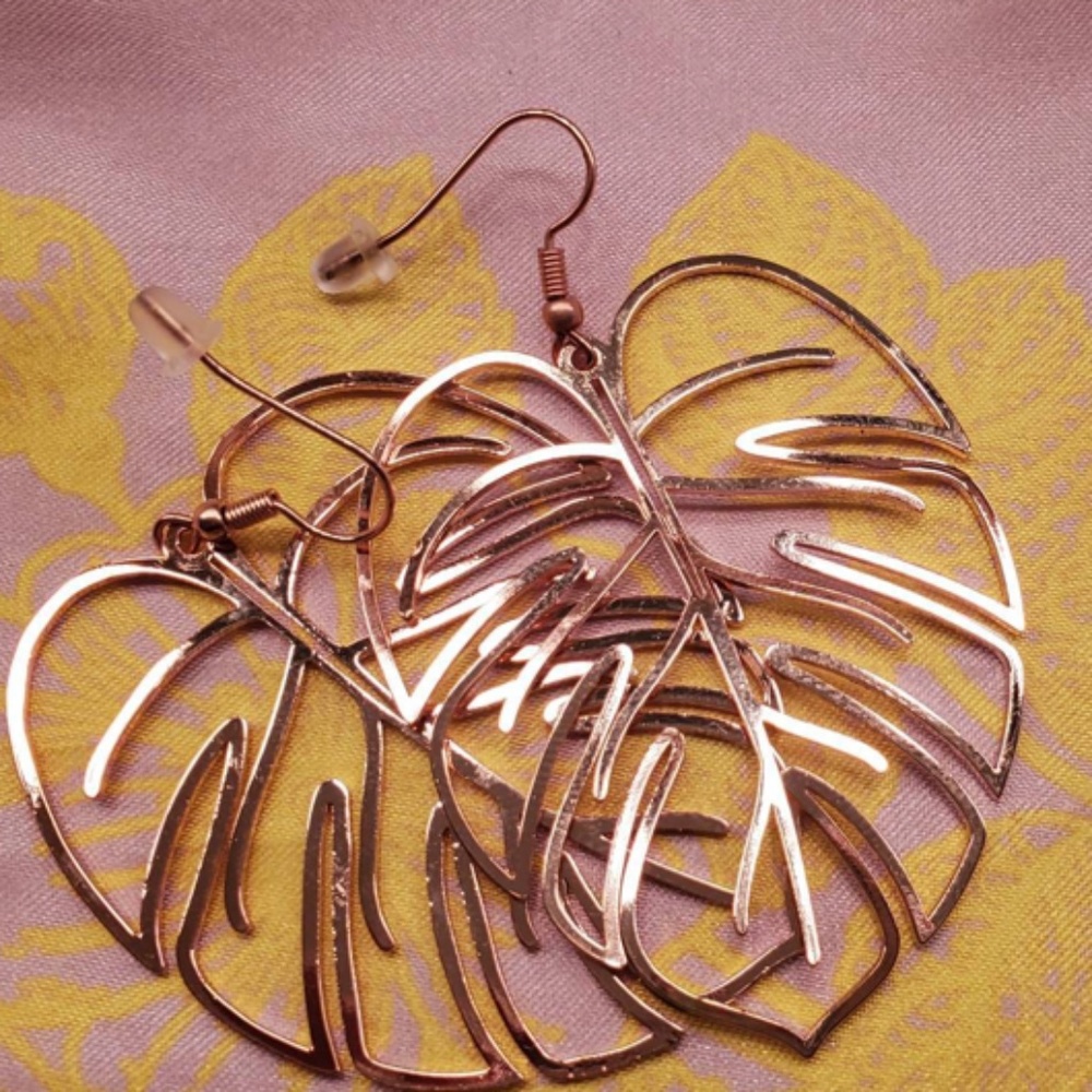 Leaf Design Rose Gold Hollow Out Super Light Weight Fishhook Earrings NWT - Picture 6 of 7